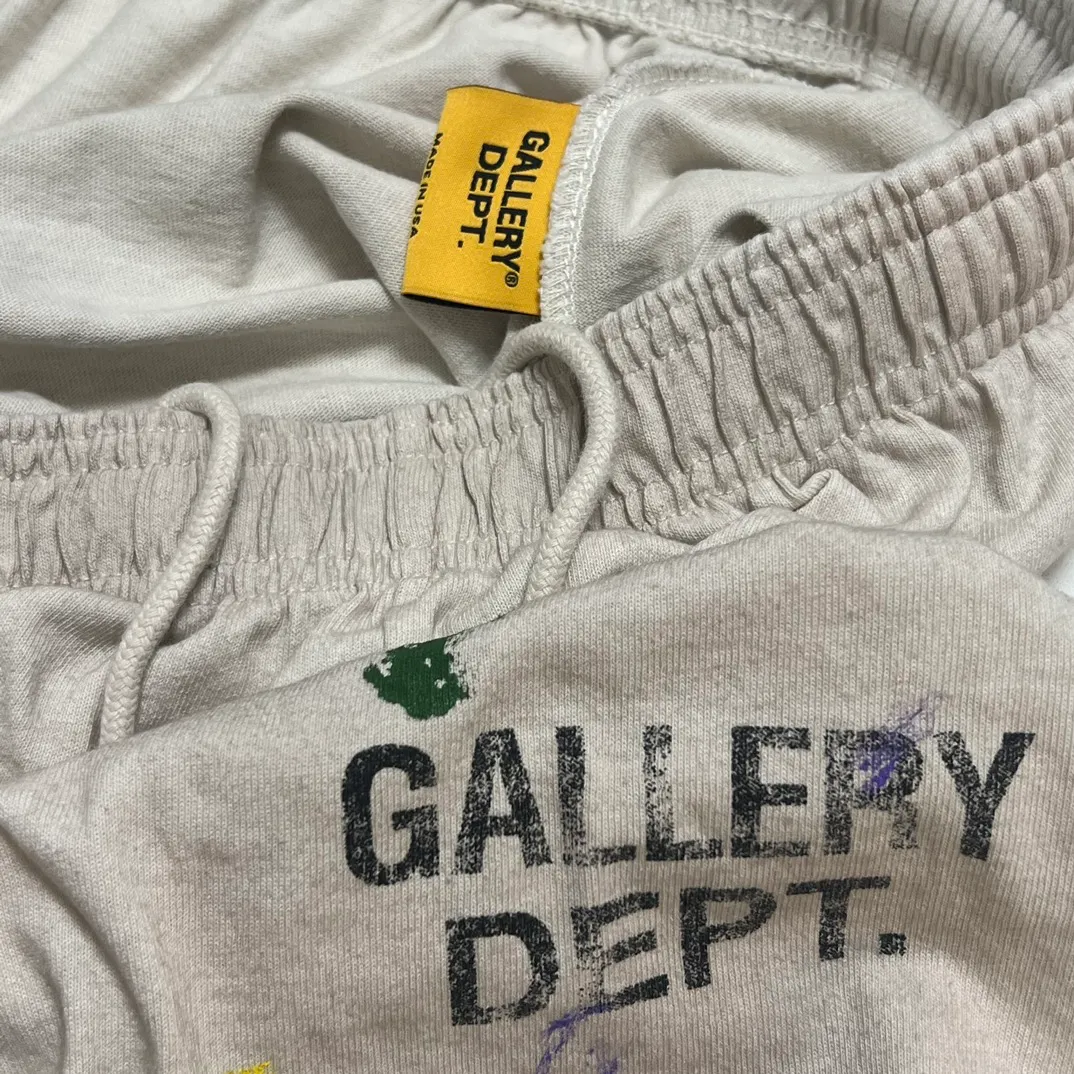 More details GALLERY DEPT. INSOMNIA SHORTS/WHITE English mud-dyed and ink-splashed shorts, off-white S-XL, super comfortable and breathable fabric, liberating the lower body, heavy wash, mud-dyed and distressed, super complex ink-splashed graffiti
